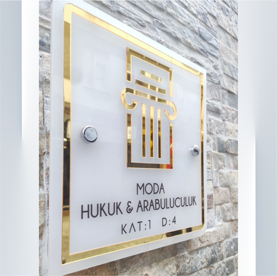 hukuk-burosu-pleksi-gold-kabartma-kapi-tabelasi