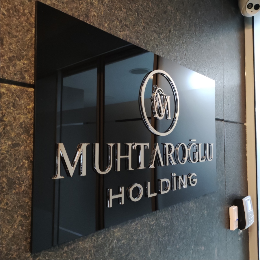 muhtaroglu-holding-kabartma-harf-kapi-tabelasi