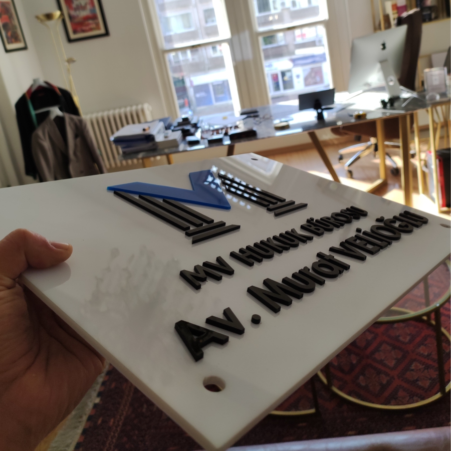 pleksi-kabartma-hukuk-avukat-kapi-tabelasi