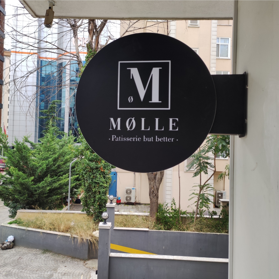 bagdat-caddesi-restoran-yuvarlak-tabela