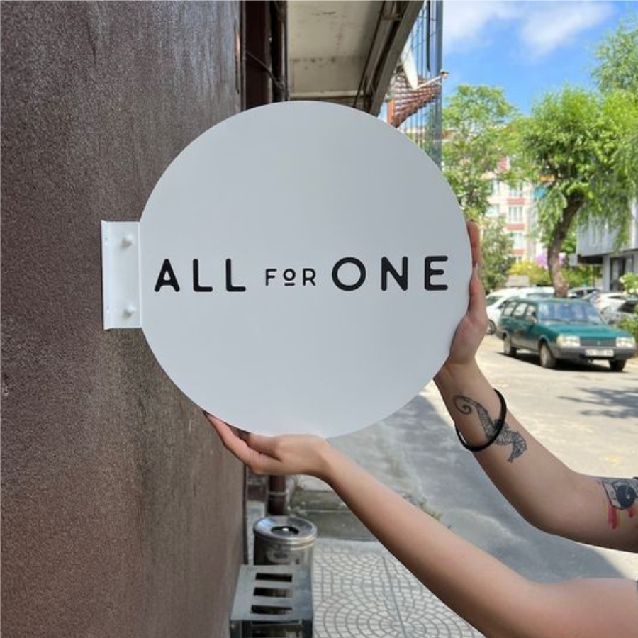 beyaz-isiksiz-metal-yuvarlak-tabela