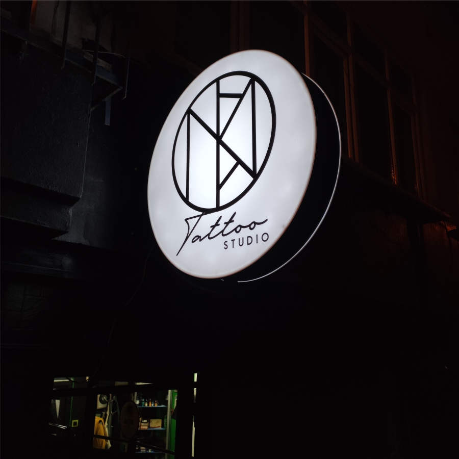 silivri-tattoo-isikli-yuvarlak-tabela