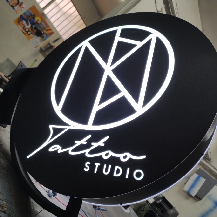 tattoo-studio-isikli-yuvarlak-tabela